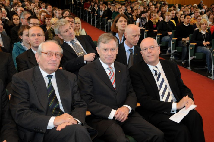 (v.rechts) Prof. Dr. Dieter Lenzen neben dem Bundespräsidenten Horst Köhler